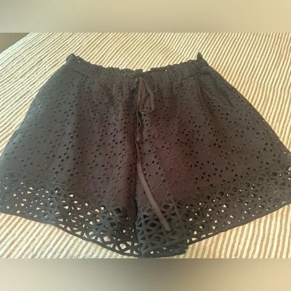 Cupshe paper bag waist shorts, never worn, large - Picture 2 of 7